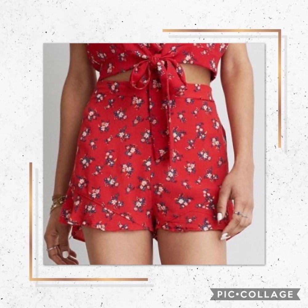 ✨AEO RED FLORAL CHEEKY FABRIC HIGH WAISTED SHORTS✨